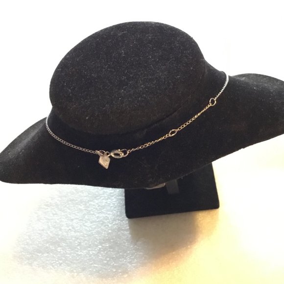 Sarah Coventry necklace w/ swirling pendant - Picture 9 of 12